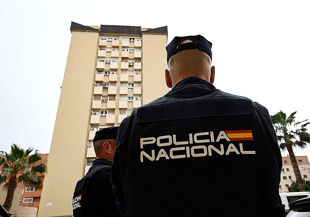 Grave apuñalamiento a un hombre de 61 años a las puertas de su casa en Fuengirola