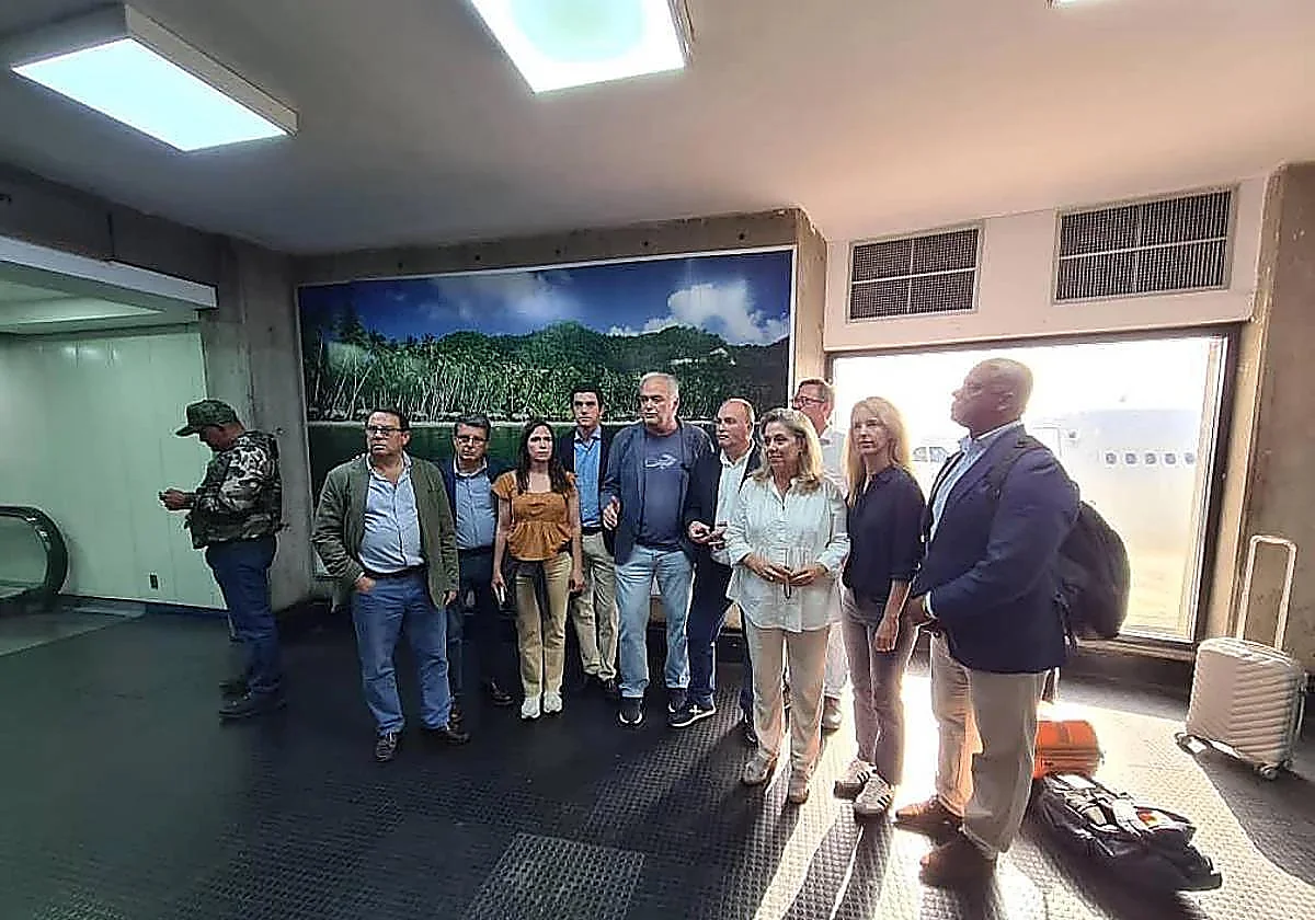 El PP insiste en que la oposición debe liderar Venezuela pese al ninguneo de Trump a Machado