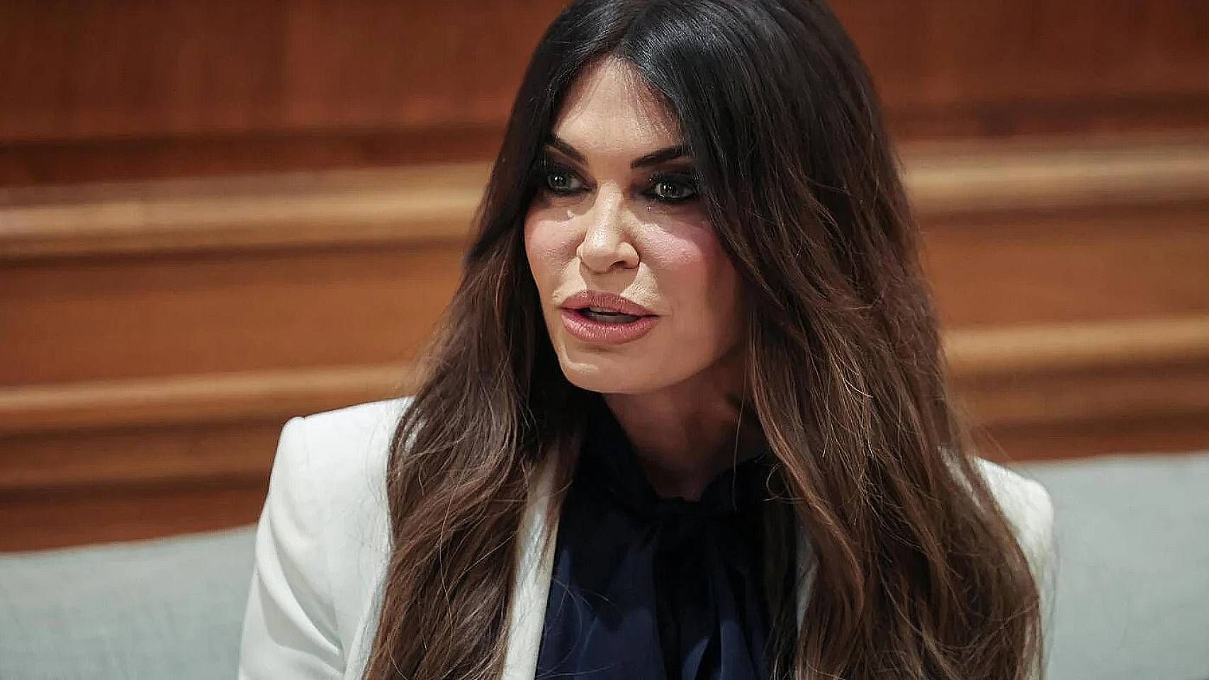 La embajadora de EEUU en Grecia se atribuyó en marzo la caída del Gobierno de Rumanía: "Podemos hacérselo a otros"