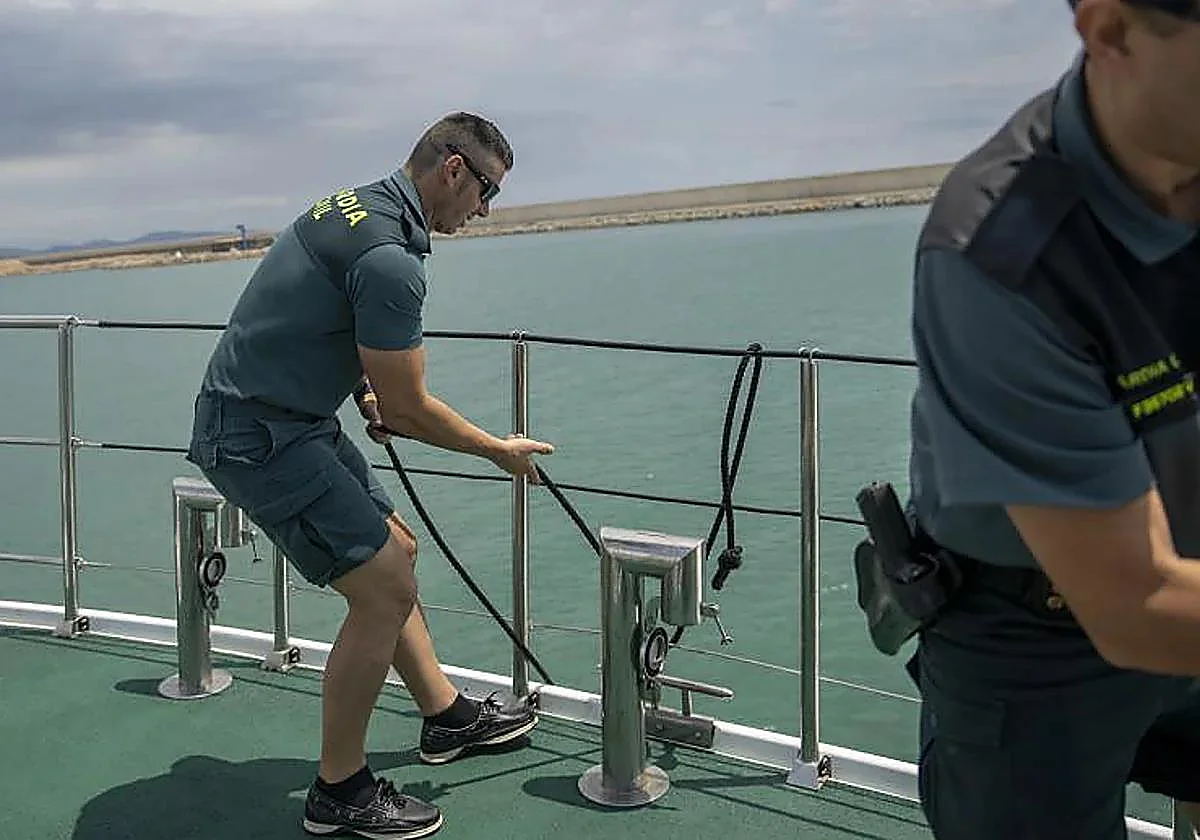 Hallan el cadáver de un hombre sin cabeza ni extremidades flotando frente a la costa de Sagunto