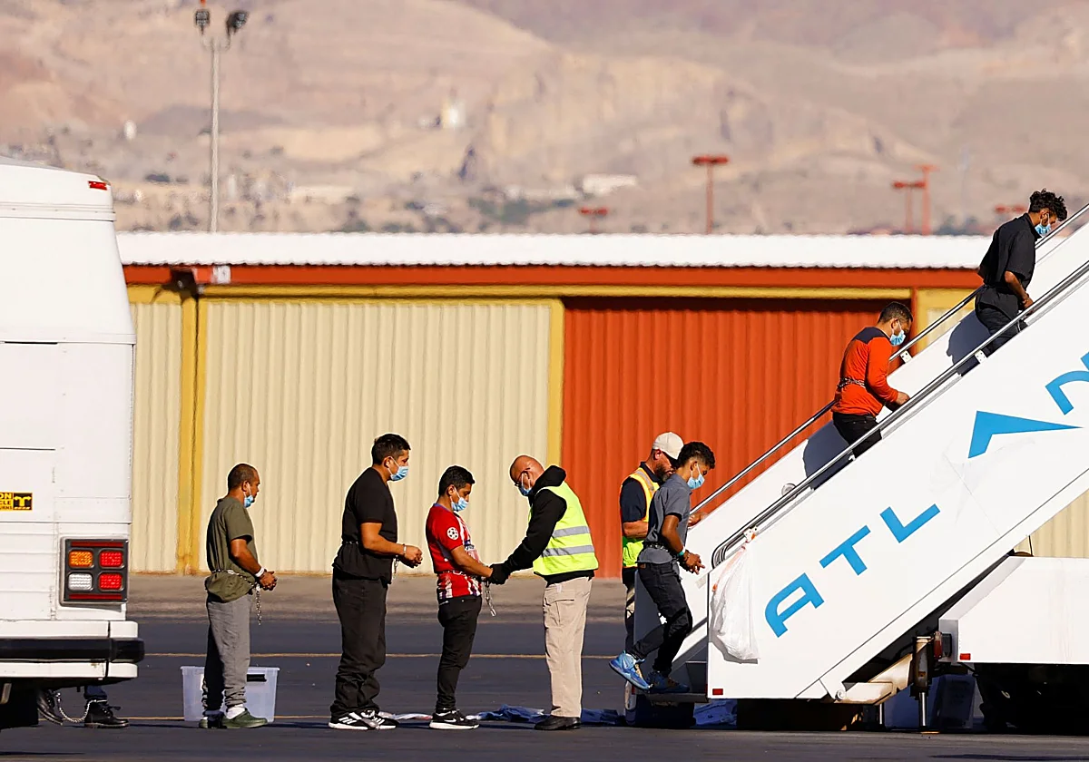 El Supremo avala cautelarmente las deportaciones de Trump a terceros países