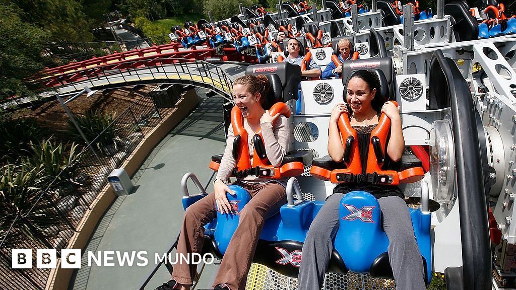X2: cómo es la montaña rusa cerrada en el parque Six Flags de California y qué se sabe de las denuncias que enfrenta por lesiones cerebrales
