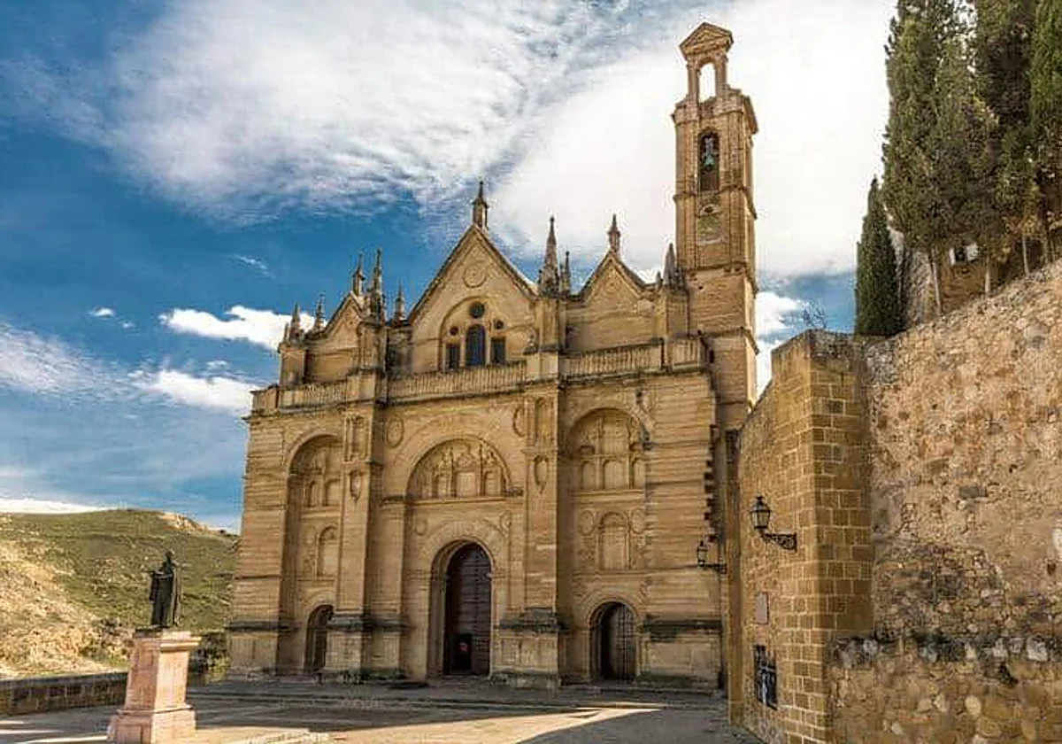 La Colegiata de Santa María de Antequera recuperará los 41 pináculos de su silueta original