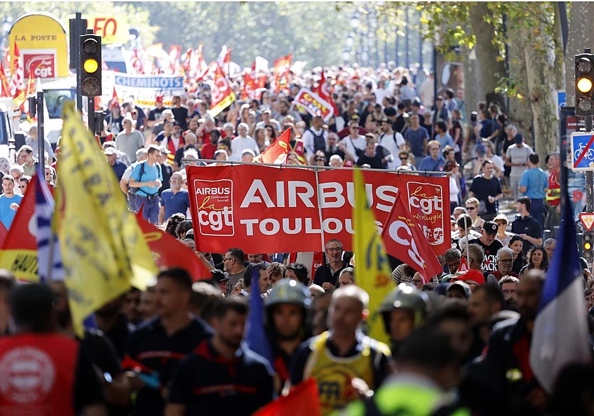 La histórica pérdida de poder adquisitivo acelera el malestar social en Francia