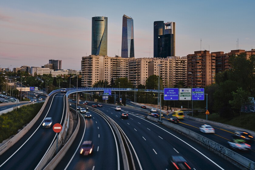 Quién paga la luz de la M-30: la pregunta sin resolver que Madrid ha zanjado renunciando a 112 millones de euros