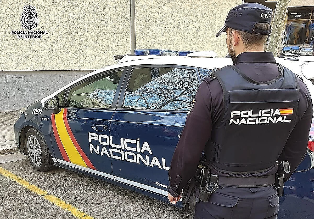 Propinan una paliza a dos mujeres en un piso de Málaga: golpean a una de ellas con una pistola en la cabeza