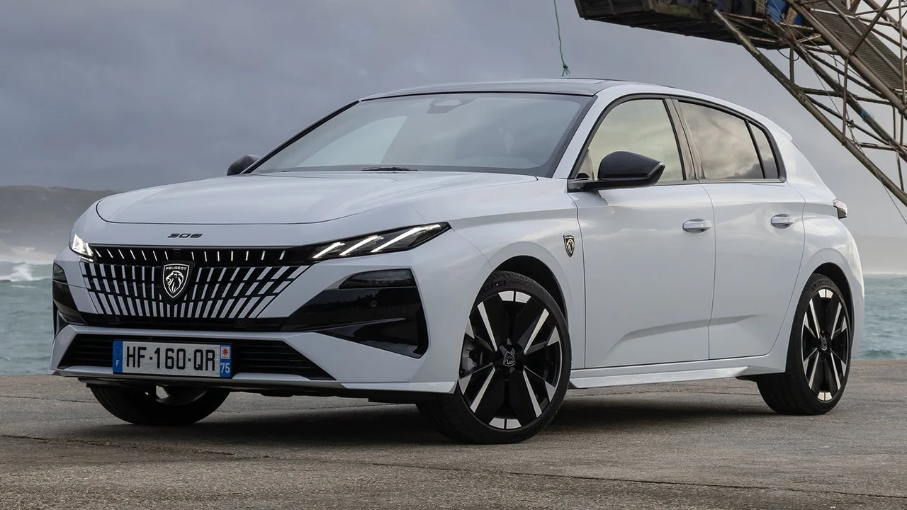El Peugeot 308 con etiqueta ECO baja más de 8.000 € y deja fuera de juego al SEAT León