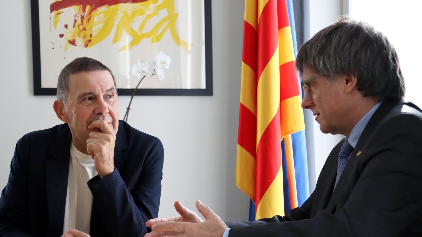 Otegi visita a Puigdemont en Waterloo mientras Bildu expresa que votará a favor de los decretos de vivienda de Sánchez