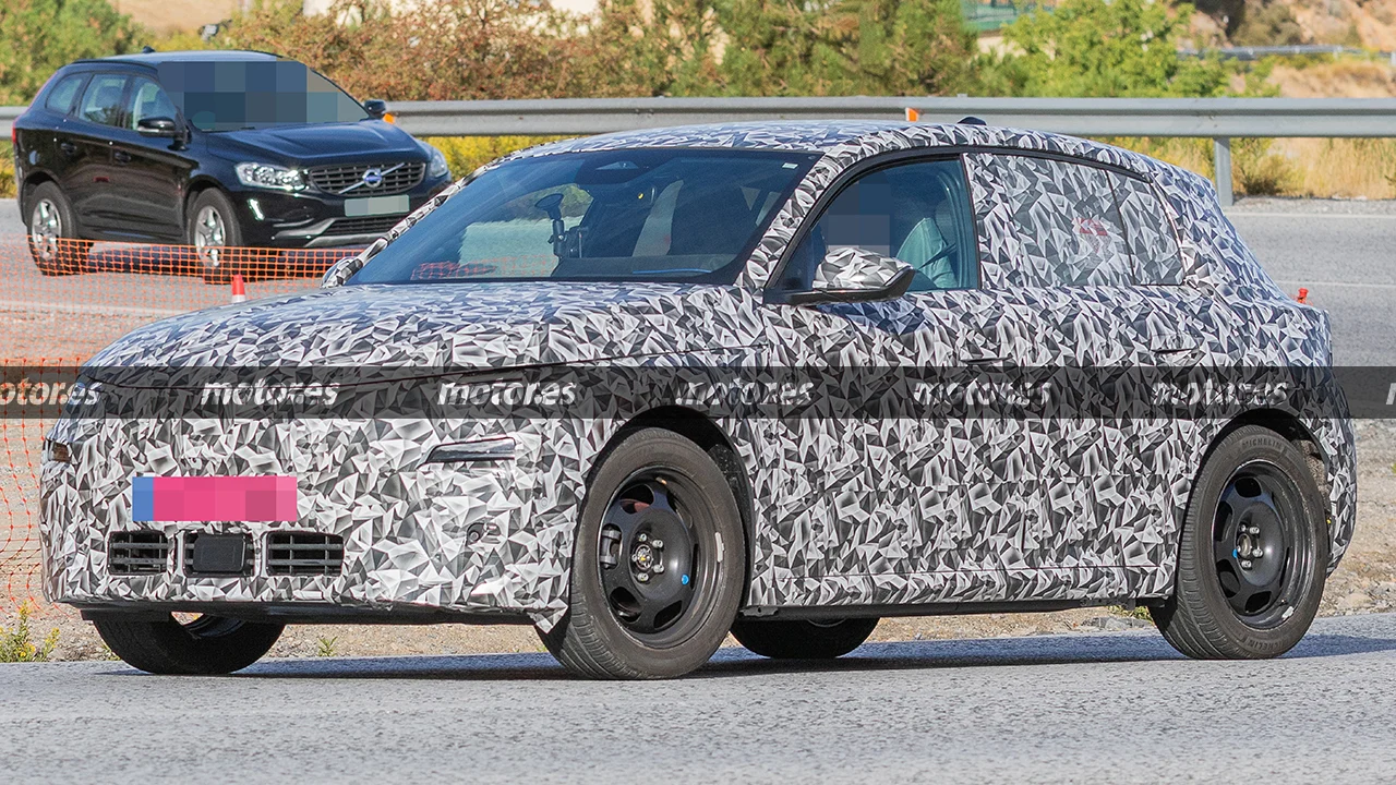 El nuevo Peugeot 208 eléctrico se descubre como prototipo: estas fotos espía confirman una gran novedad