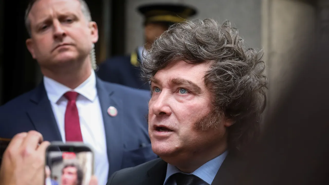 “No odiamos lo suficiente a los periodistas”: la frase recurrente de Milei que estaría debilitando la democracia en Argentina