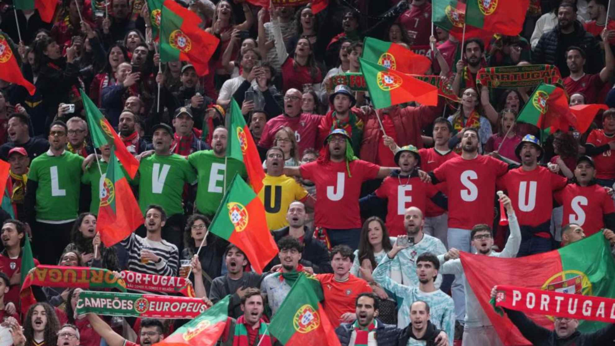 La pancarta en el Dinamarca-Portugal a favor de Jorge Jesus que da que hablar<br>