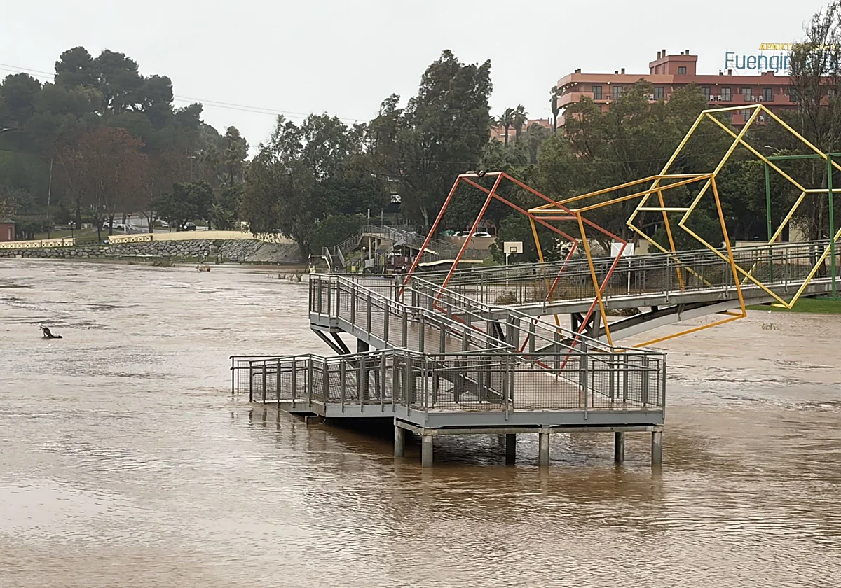 Fuengirola river swells and leaves fords and crossing areas impassable