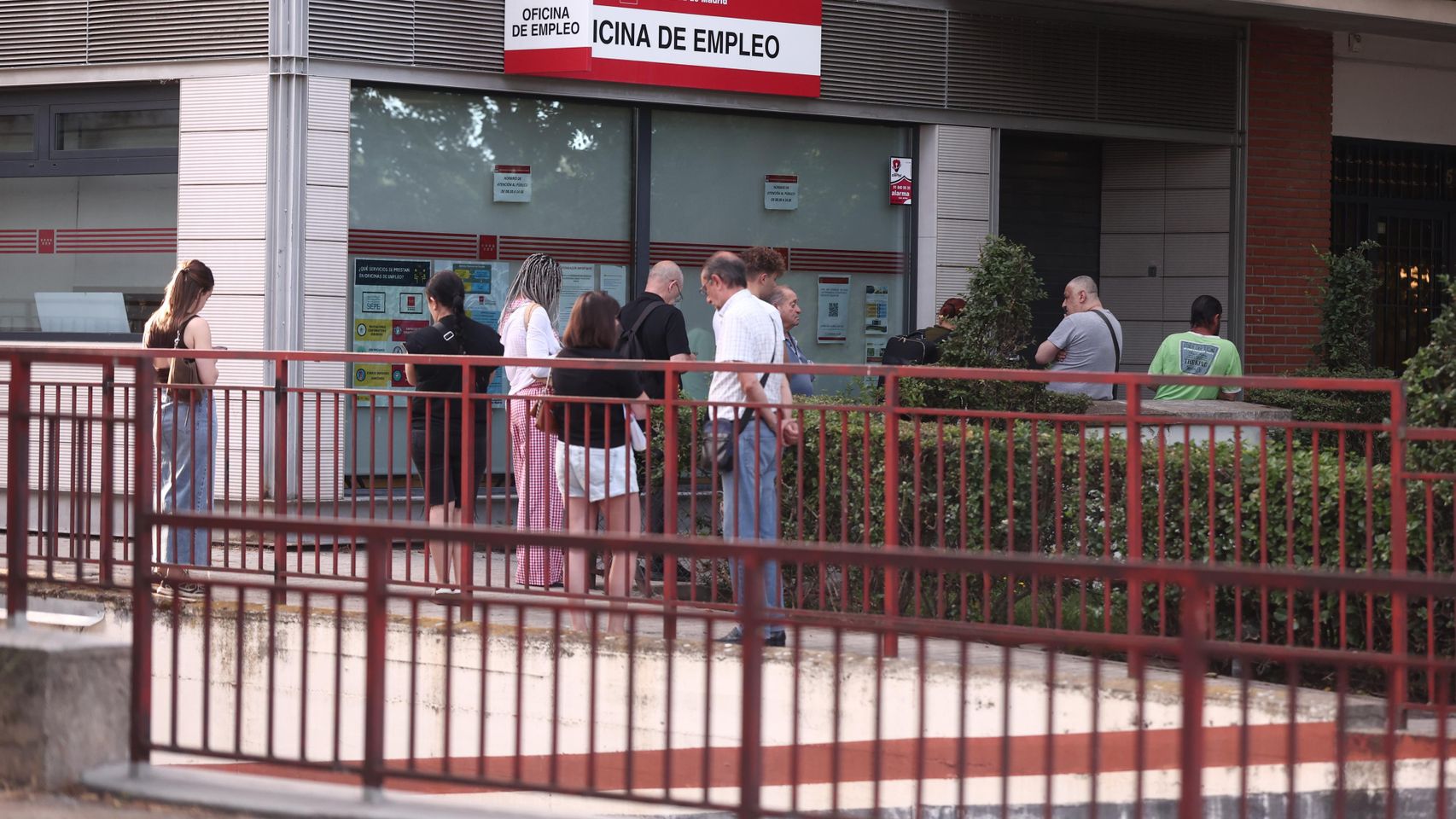 La regularización genera 23.587 parados más en el peor mes de septiembre en nueve años pero 'salva' la afiliación