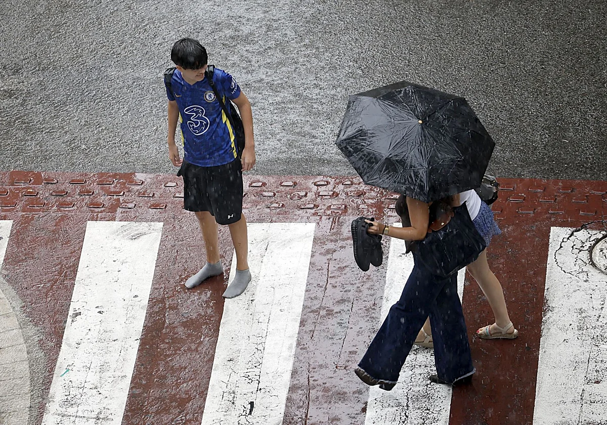 Once comunidades, pendientes hoy de avisos por lluvias torrenciales y tormentas