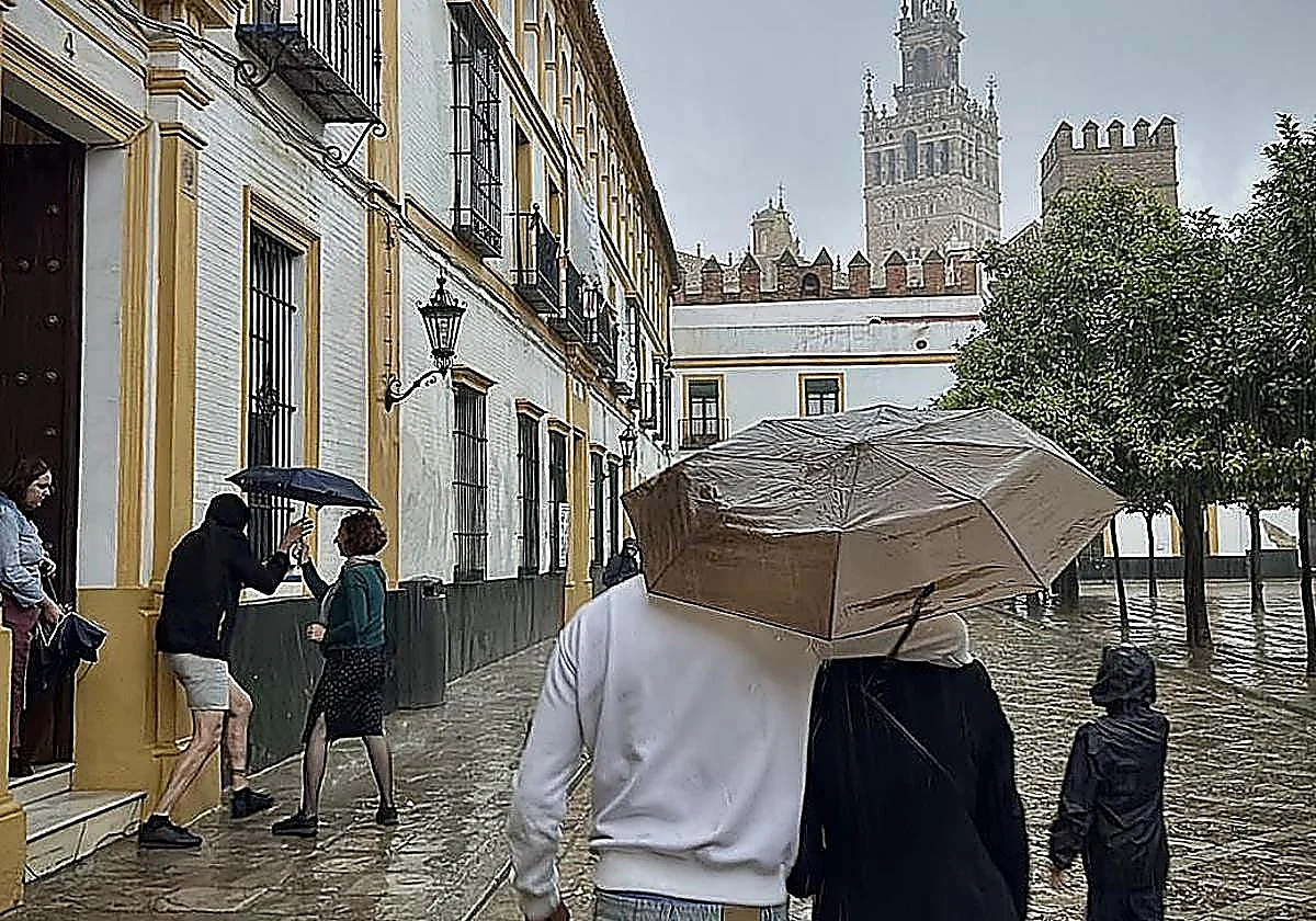 Aemet activa el aviso amarillo este sábado por lluvias y tormentas en seis provincias andaluzas