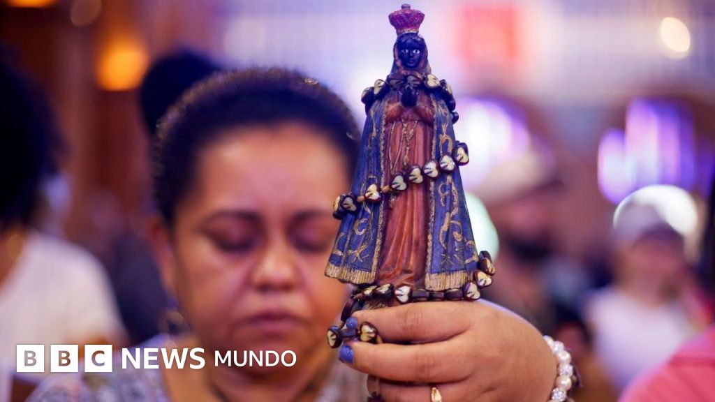 Por qué los católicos votan más a Lula, los evangélicos a Bolsonaro y cómo una polémica por una virgen influye en las elecciones de Brasil