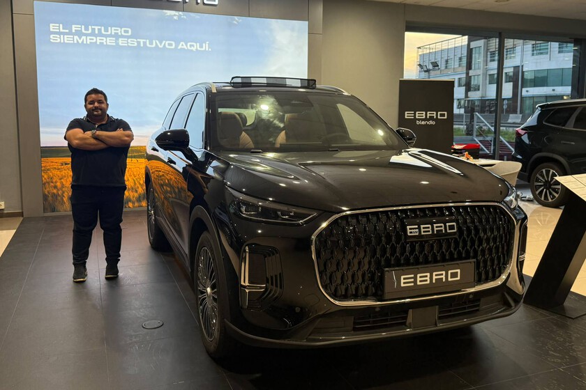 Andrés Bécares, responsable de un concesionario Ebro: "La gente ya no se hipoteca por un BMW, prefiere una compra más racional"