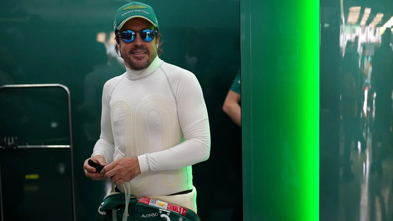 Alonso celebra su renovación con la mejor clasificación del año: «Disfrutemos»