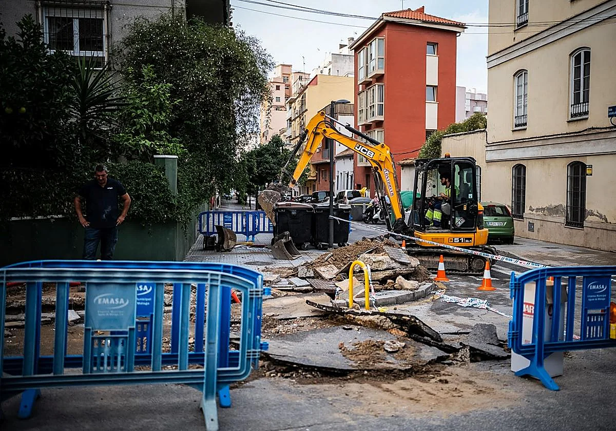 La reparación de la tubería rota en la Victoria dejará hasta cinco días de cortes de tráfico en la zona