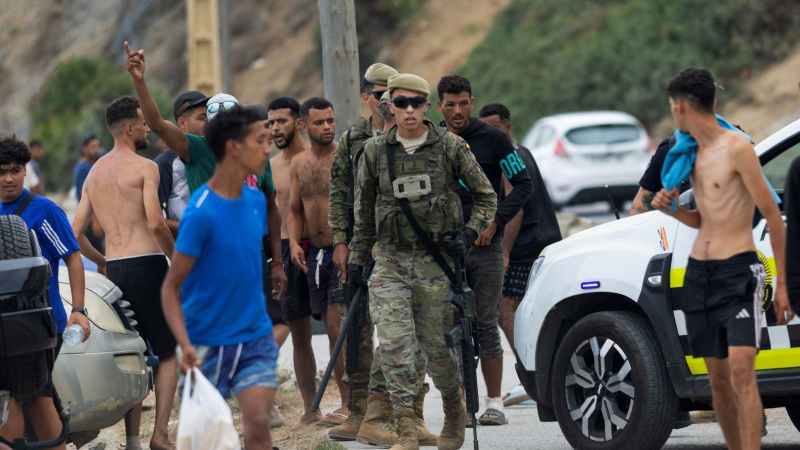 Los militares en Ceuta desarmados, desamparados y cada vez más solos: "Delegan la responsabilidad en la tropa"