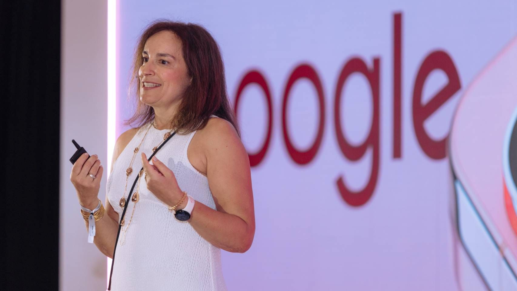 Elena Sánchez (Google): "Pixel 11 viene para cambiar tu relación con la tecnología: que sea más útil, pero también más simple"
