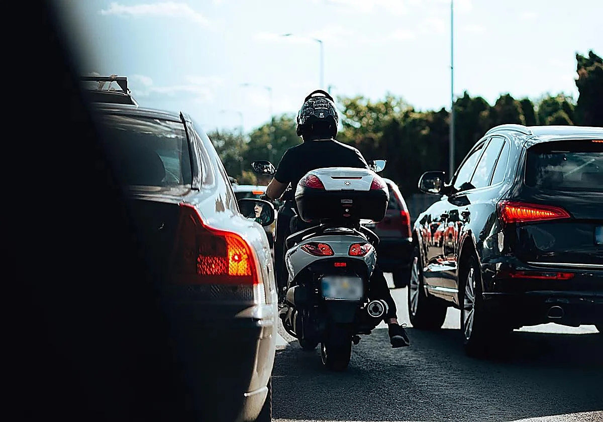 La DGT cambia las normas para las motos a partir de octubre: las nuevas medidas obligatorias para los conductores