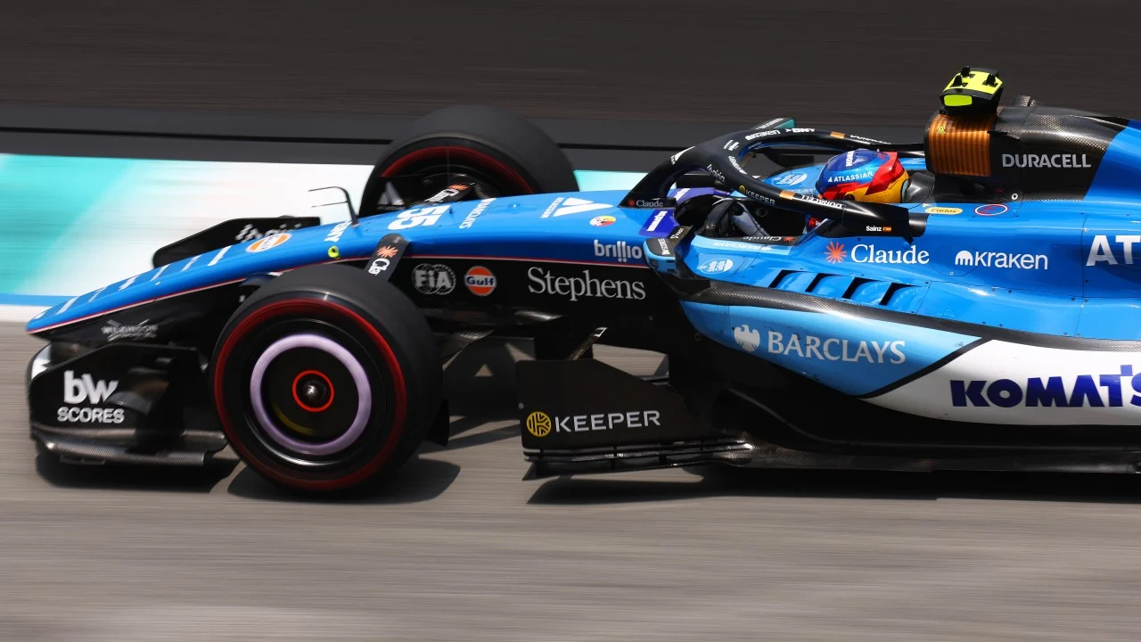 Bortoleto deja sin opciones a Sainz en Sepang: «Ha arruinado nuestra carrera»