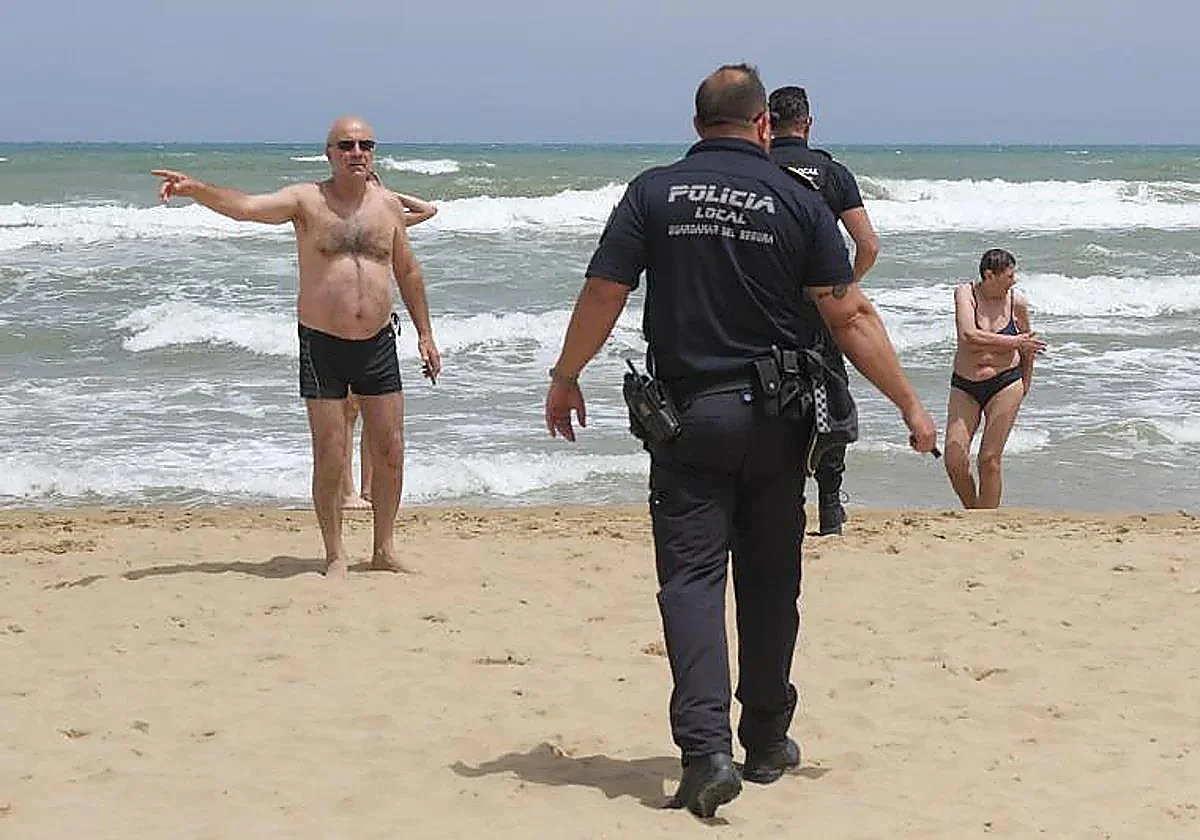 Mueren dos jóvenes ahogados en una playa de Alicante