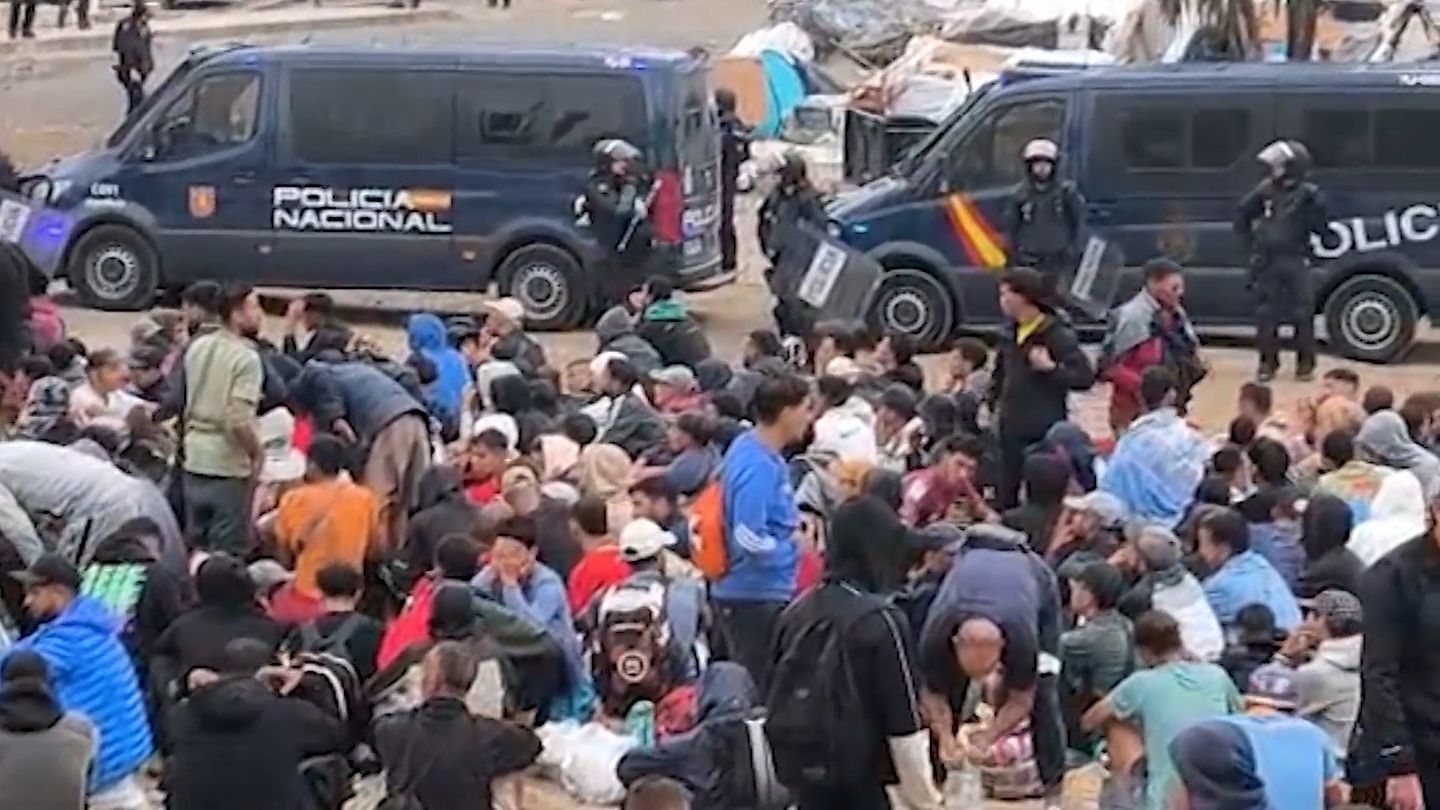 Casi 1.000 invasores regresan de Ceuta a Marruecos en un día al comunicarles la Policía que no tienen derecho de asilo