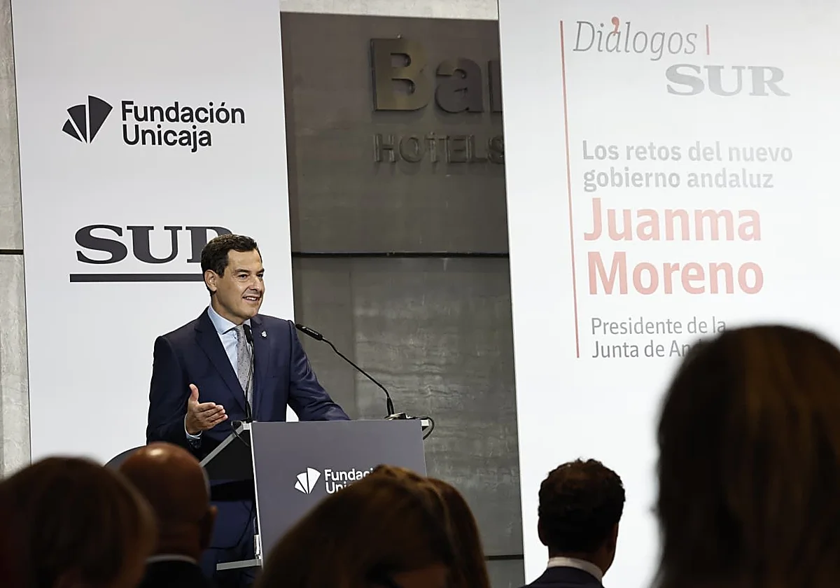 Juanma Moreno, sobre Paco de la Torre: «Podría ser alcalde con el lenguaje de signos, le entenderíamos todos»