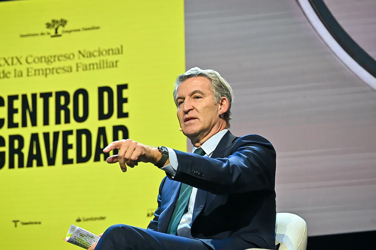 Feijóo promete a la empresa familiar bajar los impuestos y deflactar el IRPF si gobierna