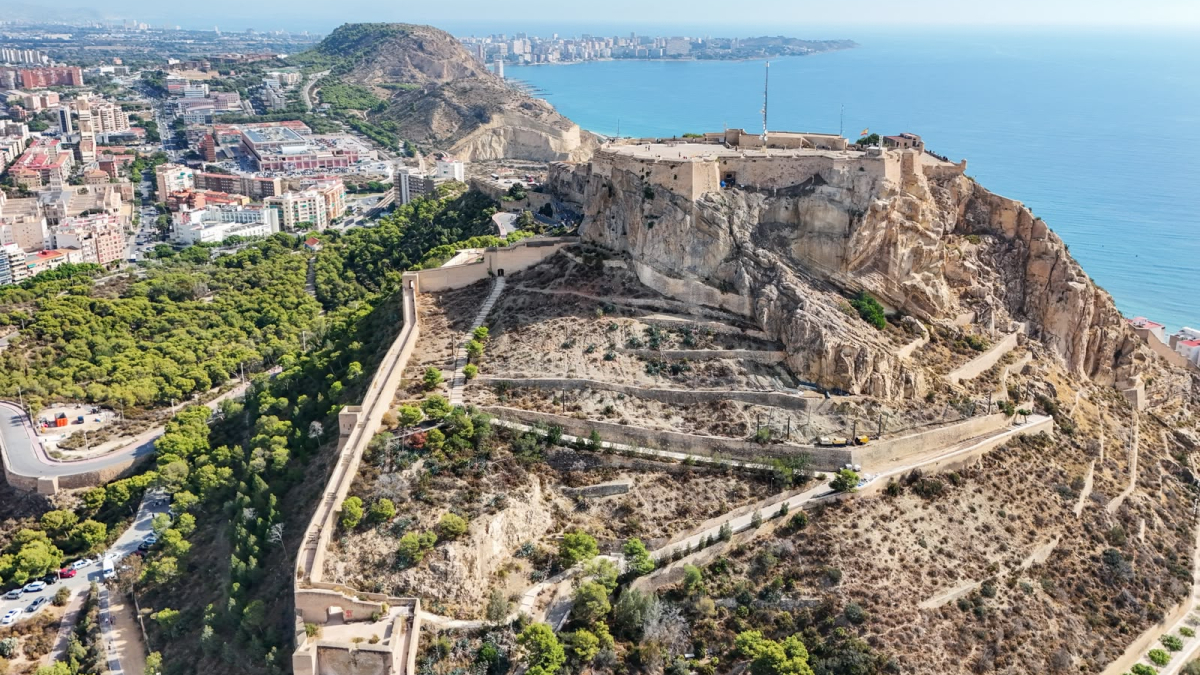 Hortensia Herrero, vicepresidenta de Mercadona, restaurará la muralla de Alicante