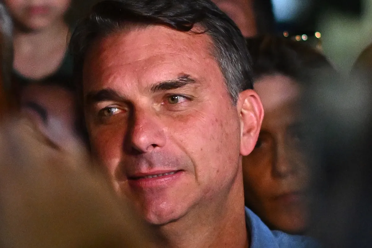 La dinastía Bolsonaro en Brasil acaricia un sorprendente regreso