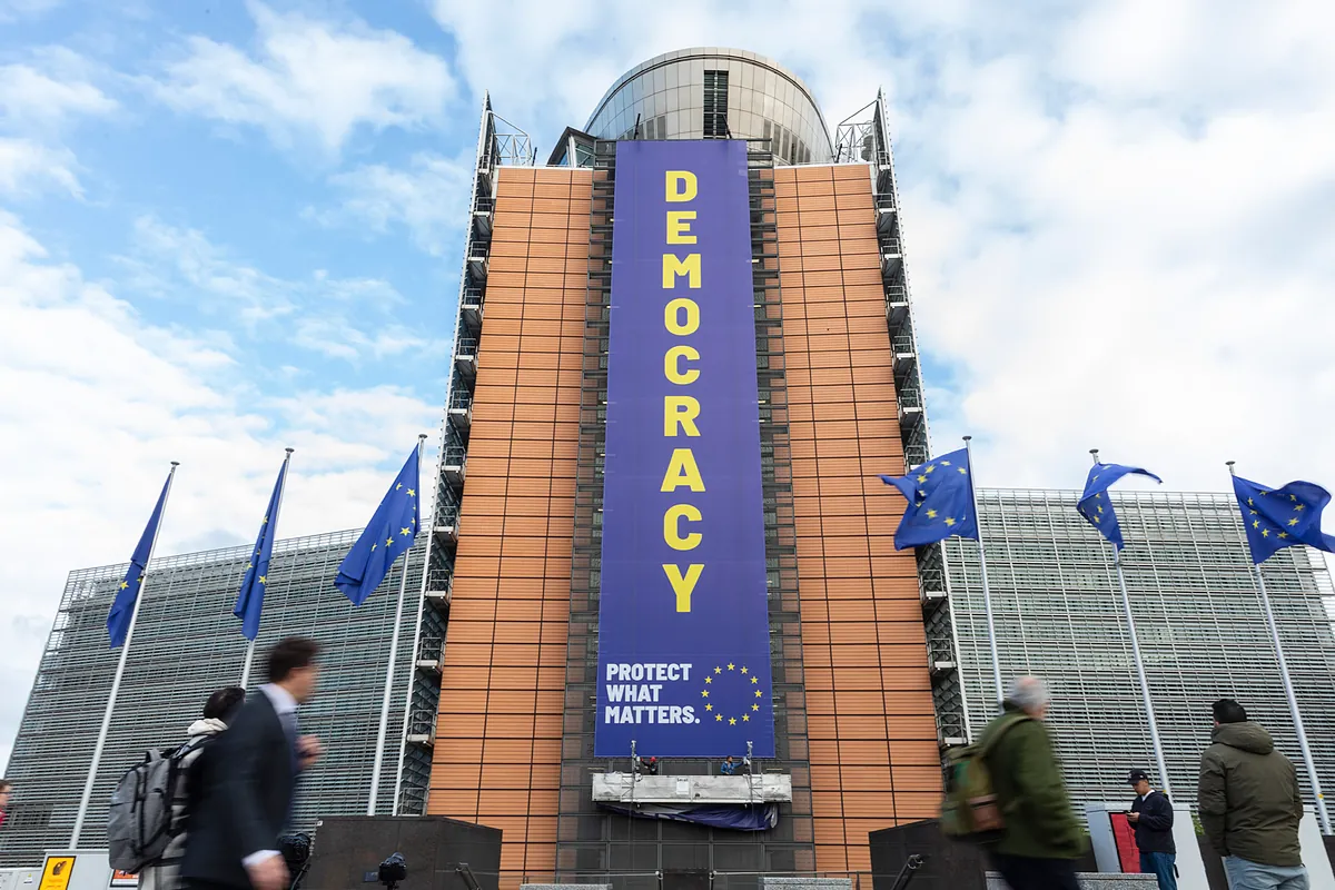 La división en Bruselas por la reforma bancaria pone en jaque el billonario alivio al sector
