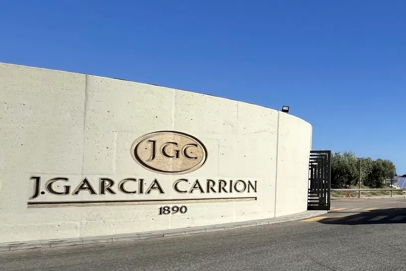 El Supremo paraliza una sentencia contra García Carrión por su pleito contra Louis Roederer