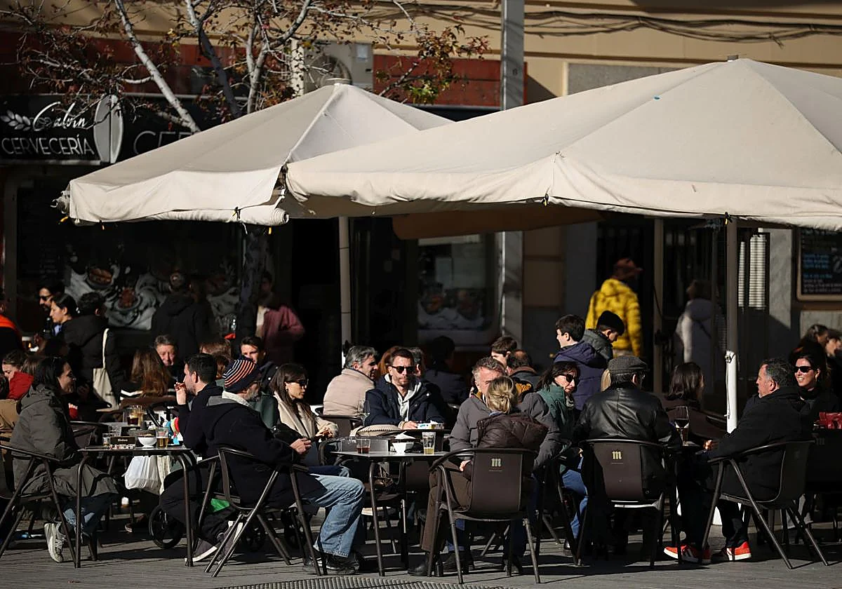 España crea medio millón de empleos en 2025 y cierra diciembre con la cifra de paro más baja en 18 años