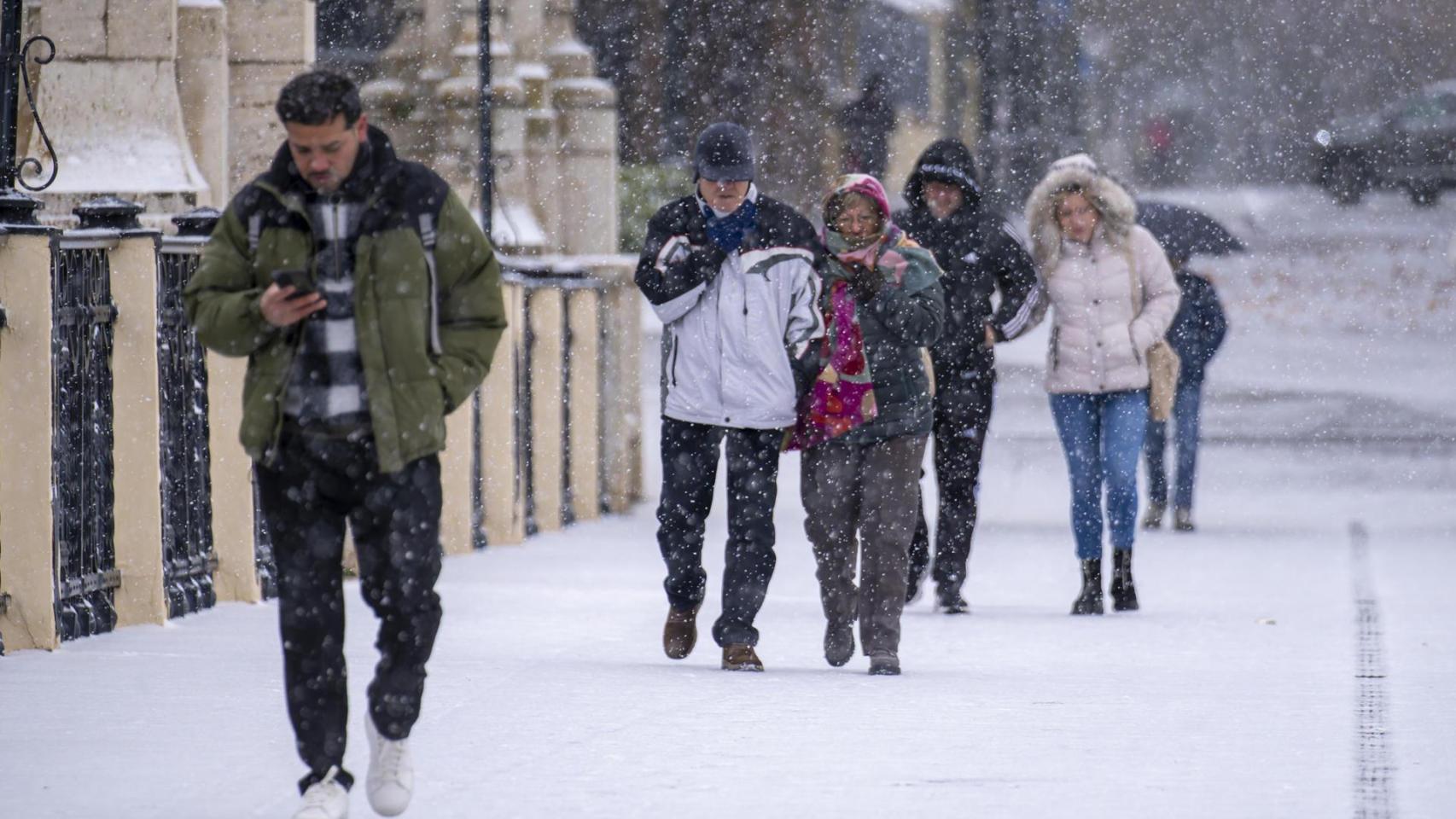 Borrasca Francis, en directo |Alcanza hoy su pico tras dejar nieve en Madrid y anegar localidades enteras de Cádiz y Málaga
