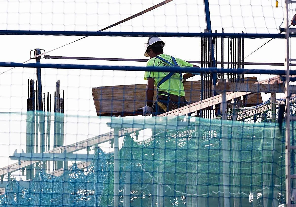 La CEM advierte: «En ciertos momentos del año hay más de 20.000 vacantes sin cubrir en Málaga»