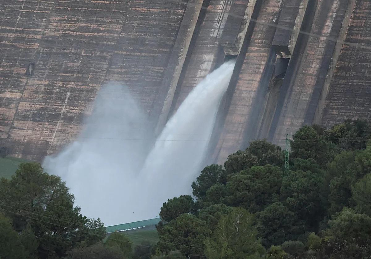La Concepción vuelve a desembalsar agua necesaria: una imagen para la vergüenza
