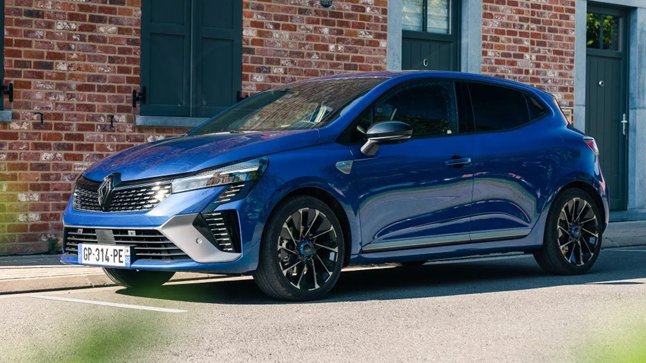 Las matriculaciones de renting cierran 2025 con una subida del 4,51%, el Renault Clio se impone al Peugeot 208