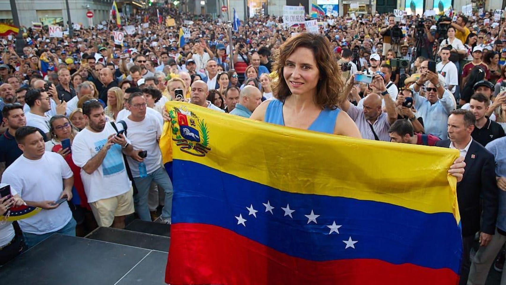 Ayuso convierte a Madrid en el epicentro del antichavismo: exige elecciones a Trump y revalida la figura de Machado