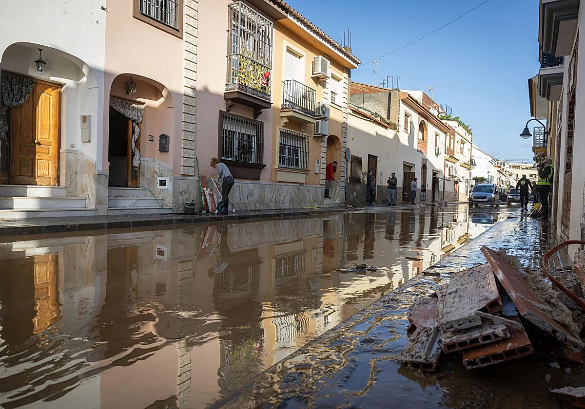 «Hay que darle una solución. No podemos estar histéricos cada vez que caen dos gotas»