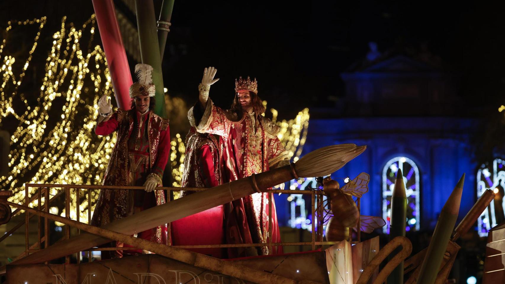 Los Reyes Magos llegan a Madrid y llenan de ilusión a los niños: "Sois los científicos y los artistas del mañana"