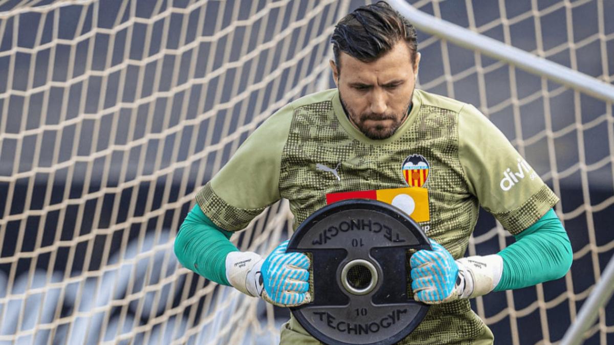 Momento Dimitrievski: de la multa por unas declaraciones, a ser titular por la lesión de Agirrezabala