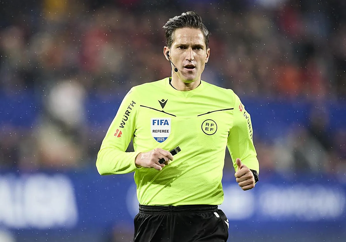 Díaz de Mera Escuderos, Busquets Ferrer y Munuera Montero serán los árbitros de la Supercopa