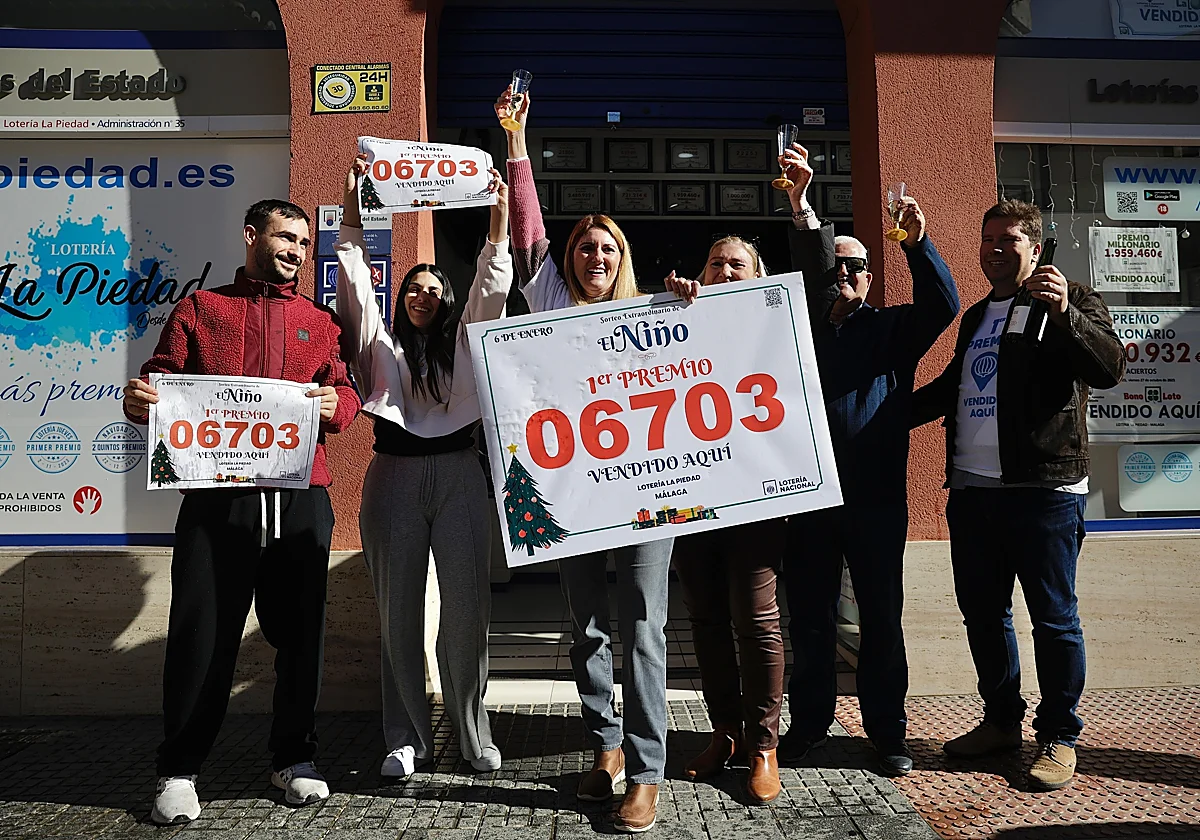 La lotera del primer premio de El Niño en Málaga: «Estoy temblando, a esto no se acostumbra una»
