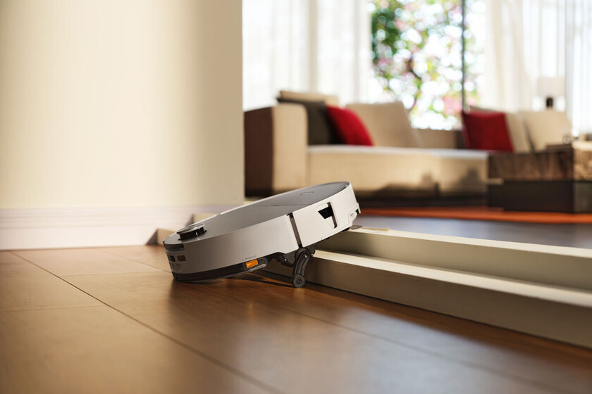 Los escalones eran el gran reto de los robots aspiradores: lo nuevo de Roborock tiene "patitas" que suben hasta 8,5cm