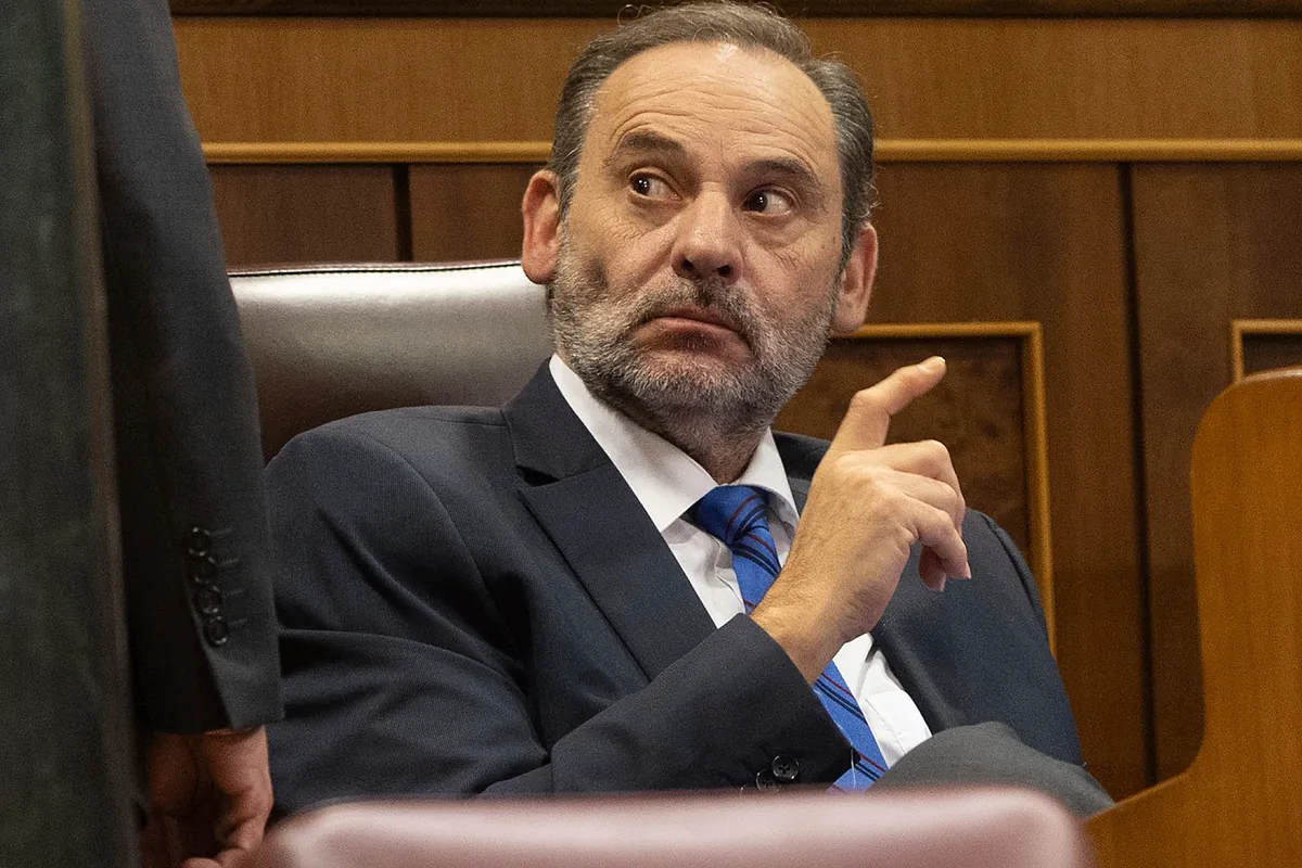 Los abogados de Ábalos renuncian a defenderle antes de que el Supremo decida si le mantiene en prisión provisional