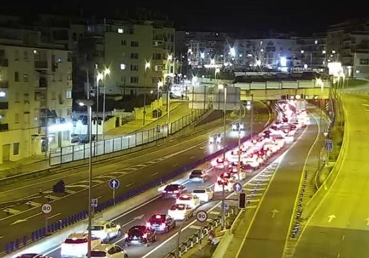 Cinco coches y dos motos, implicados en un accidente en la A-7, a la altura de San Pedro Alcántara
