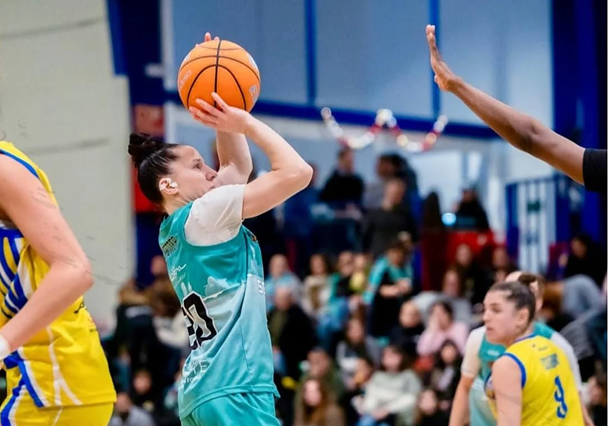 El Ingeniería Ambiental CAB Estepona gana al colista y regresa a la senda triunfal